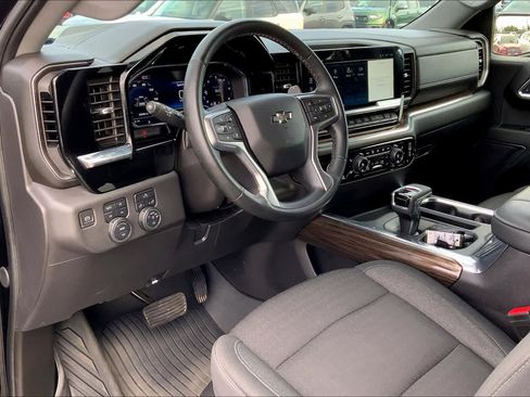 Used 2024 Chevrolet Silverado 1500 LT Trail Boss w/ LPO, Dark Essentials Package image 17