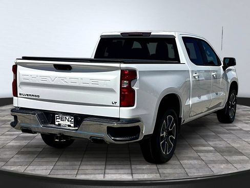 Used 2022 Chevrolet Silverado 1500 LT AWD/4WD image 7
