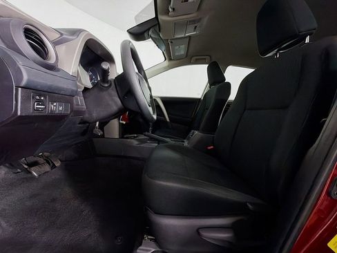Used 2018 Toyota RAV4 LE FWD image 12