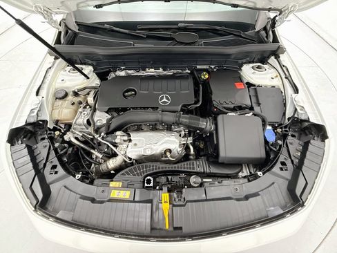 Used 2023 Mercedes-Benz GLB 250 image 27