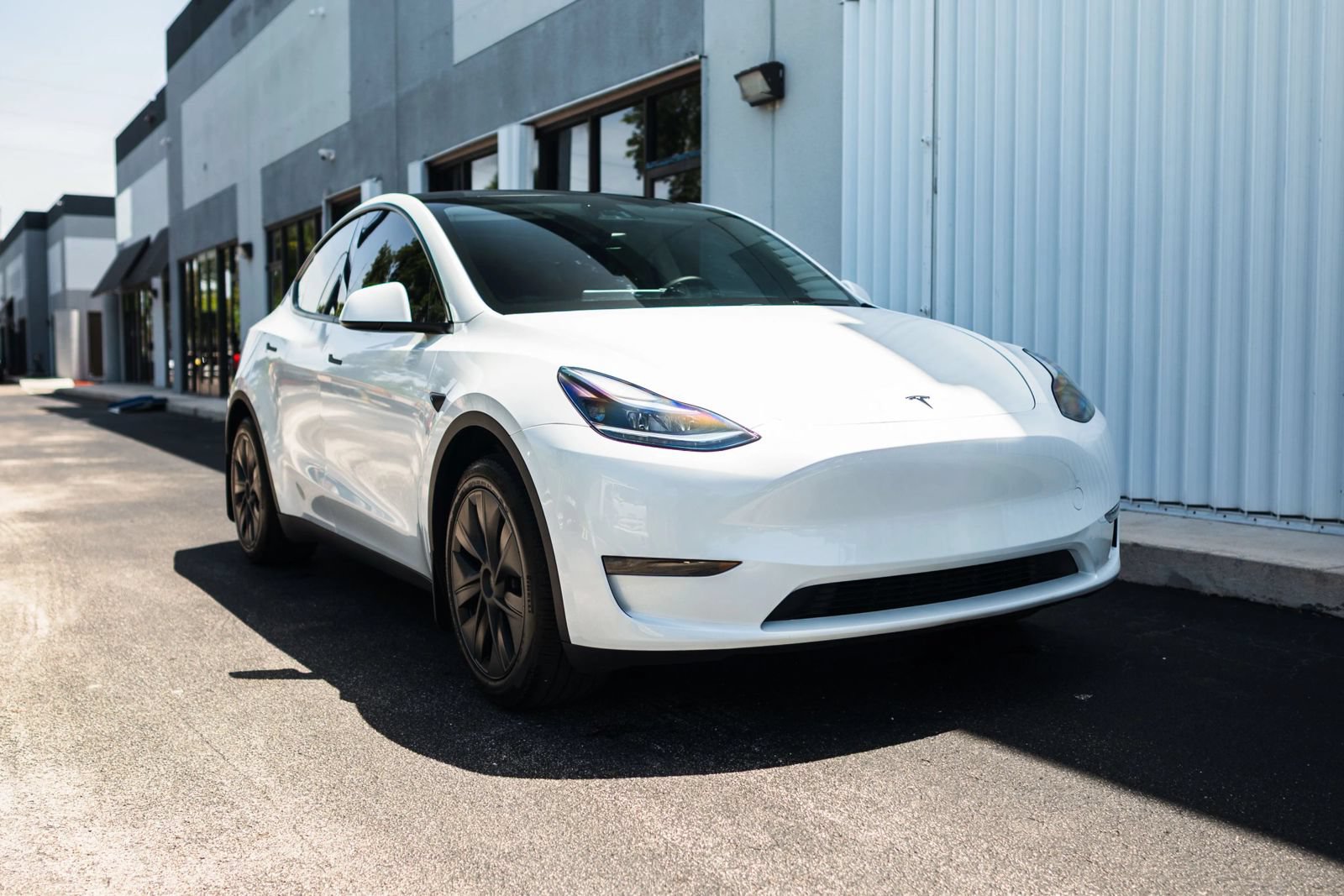 Used 2024 Tesla Model Y 2WD image 2
