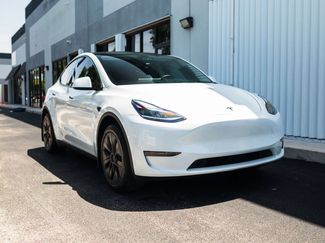 Used 2024 Tesla Model Y 2WD video 2