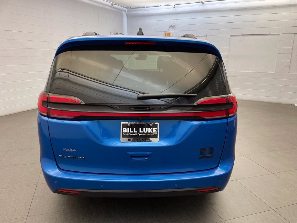 New 2027 Chrysler Pacifica Select FWD image 4