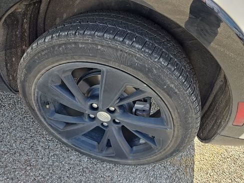 Used 2021 Buick Envision Essence w/ Sport Touring Package FWD image 5