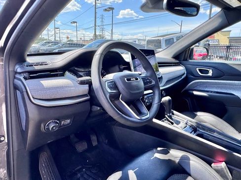 Used 2023 Jeep Compass Latitude w/ Convenience Group AWD/4WD image 12