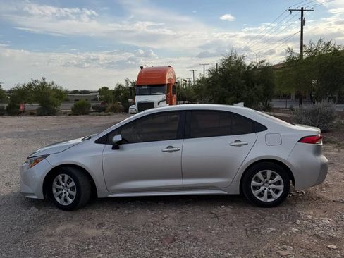 Used 2021 Toyota Corolla LE FWD image 4