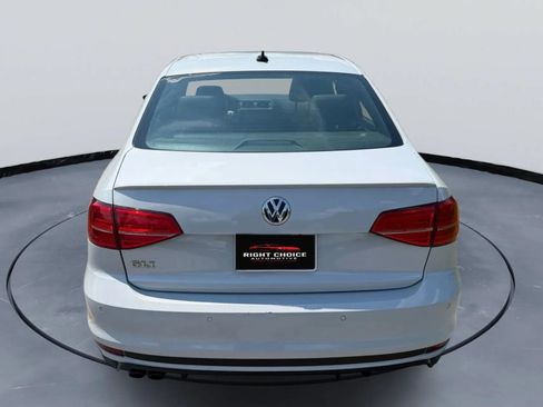 Used 2017 Volkswagen Jetta GLI FWD image 4
