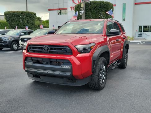 Used 2025 Toyota 4Runner SR5 AWD/4WD image 5