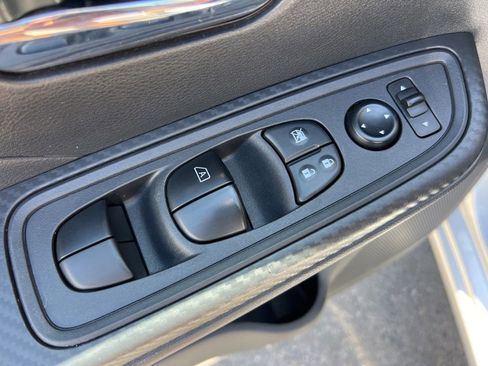 Used 2024 Nissan Versa SV FWD image 11