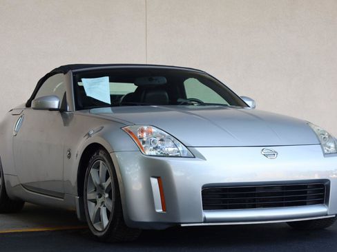 Used 2004 Nissan 350Z Touring RWD image 7