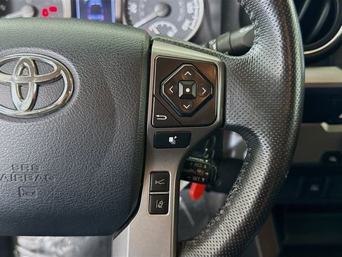 Used 2020 Toyota Tacoma SR5 RWD image 15