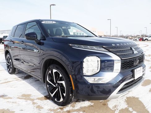 Used 2024 Mitsubishi Outlander 4WD Plug-In Hybrid image 26
