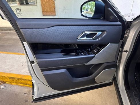 Used 2020 Land Rover Range Rover Velar R-Dynamic S image 19