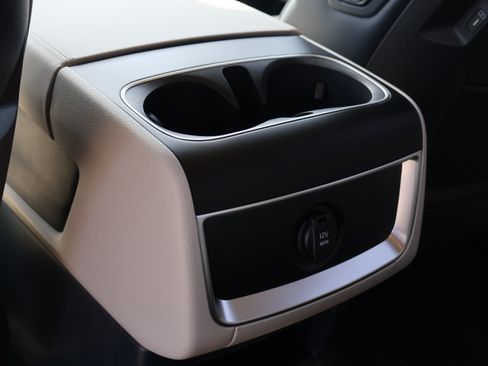 Used 2025 Kia Carnival EX FWD image 19