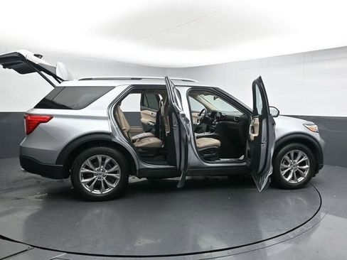 Used 2023 Ford Explorer Limited w/ Equipment Group 301A image 38