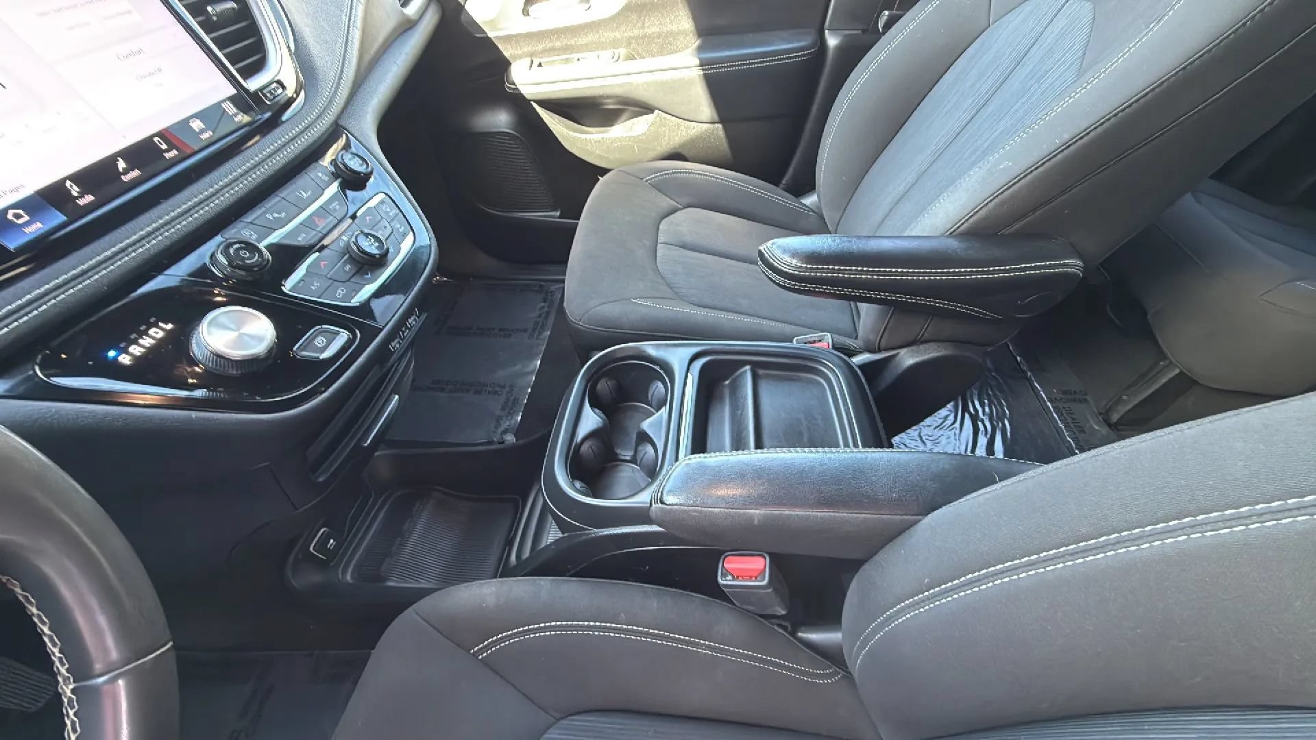 Used 2023 Chrysler Pacifica Touring FWD image 23
