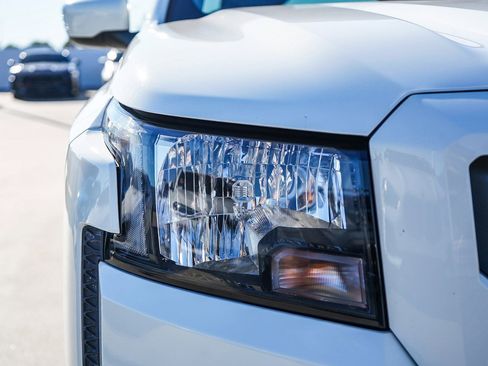 Used 2022 Nissan Frontier SV image 11