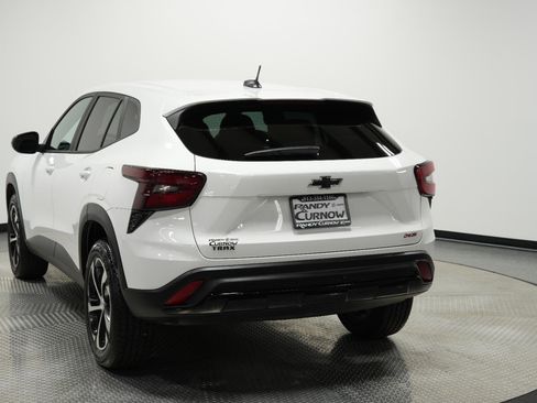 Used 2024 Chevrolet Trax RS w/ Sunroof Package FWD image 6
