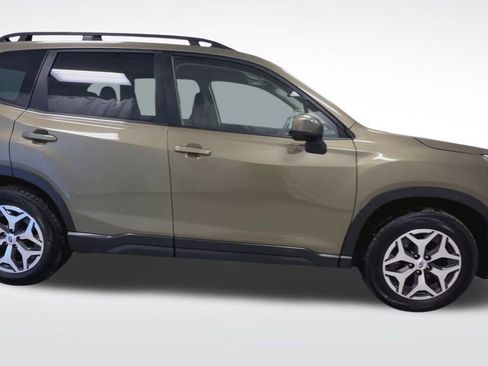 Used 2023 Subaru Forester Premium image 9