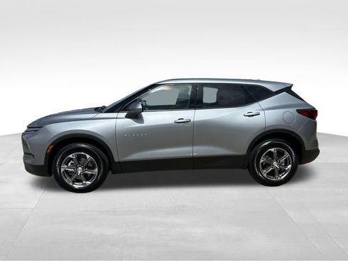 Used 2025 Chevrolet Blazer LT AWD/4WD image 3