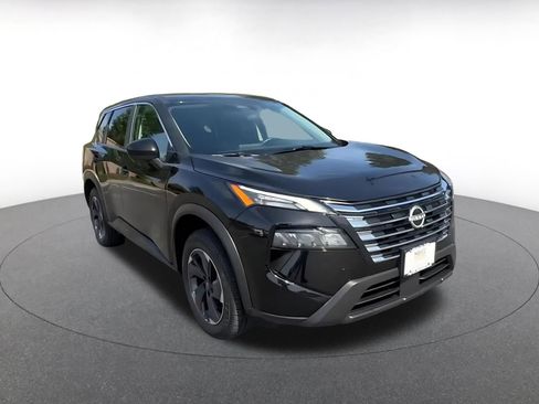 Used 2025 Nissan Rogue SV FWD image 3