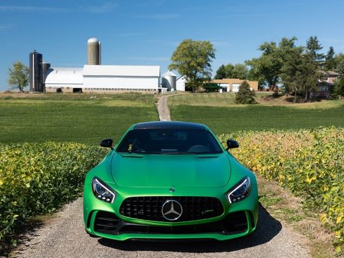 Used 2018 Mercedes-Benz AMG GT R image 4