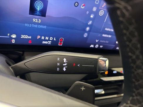 Used 2025 Buick Enclave Preferred image 42