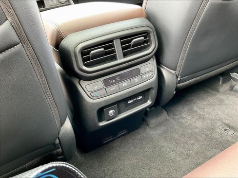 Used 2023 Honda Pilot Elite image 10
