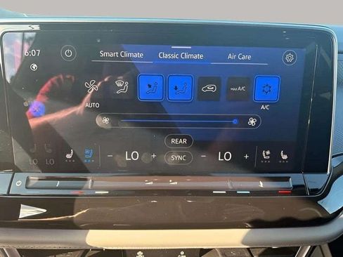 Certified 2025 Volkswagen Atlas Peak Edition SE AWD/4WD image 20