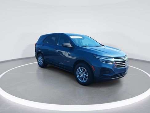 Used 2024 Chevrolet Equinox LS w/ LS Convenience Package AWD/4WD image 2