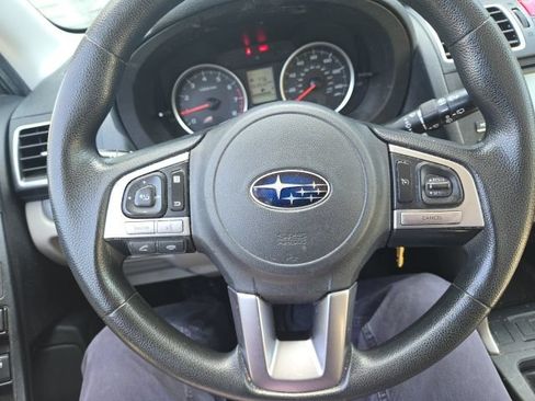 Used 2017 Subaru Forester 2.5i AWD/4WD image 4