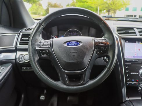 Used 2019 Ford Explorer Limited w/ Class III Trailer Tow Package image 32