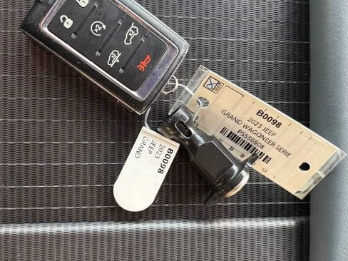 Used 2023 Jeep Grand Wagoneer Series III w/ Rear Seat Video Group 1 AWD/4WD image 34