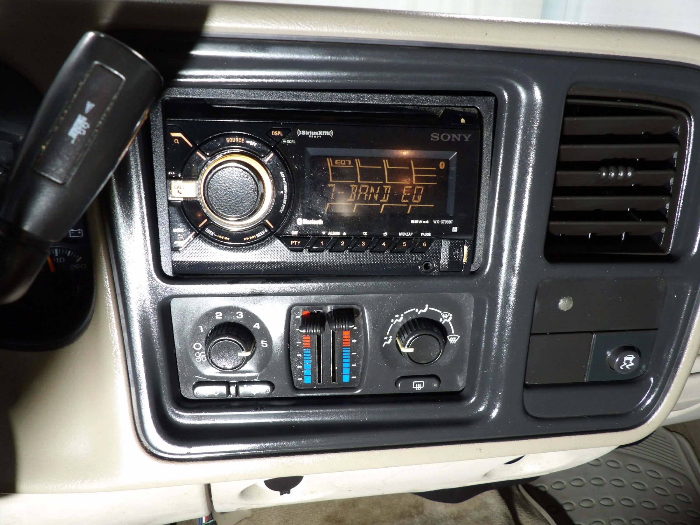 Used 2004 GMC Yukon XL SLE RWD image 15