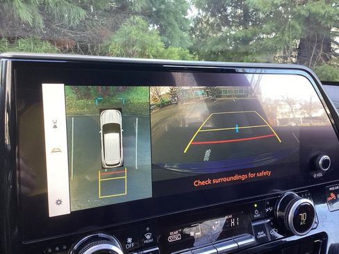 Used 2024 Toyota Highlander Limited image 14