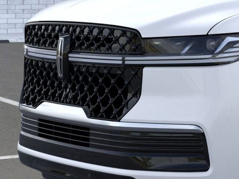 New 2026 Lincoln Navigator Reserve w/ Jet Appearance Package AWD/4WD image 17