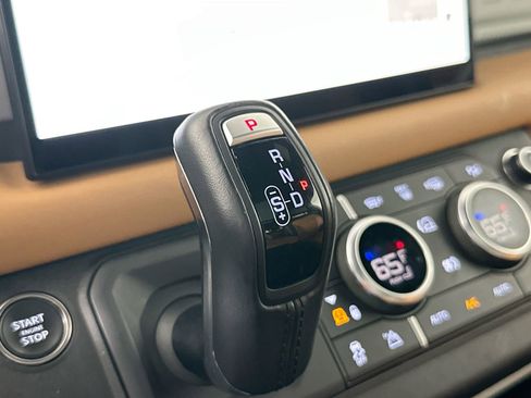 Certified 2023 Land Rover Defender 130 X-Dynamic SE image 19
