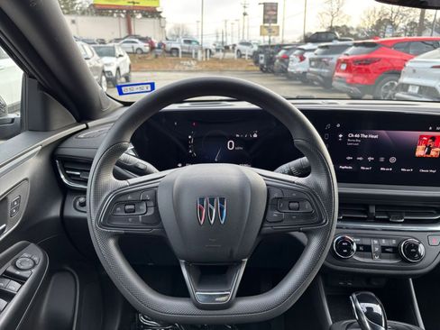 Used 2025 Buick Envista Preferred image 34