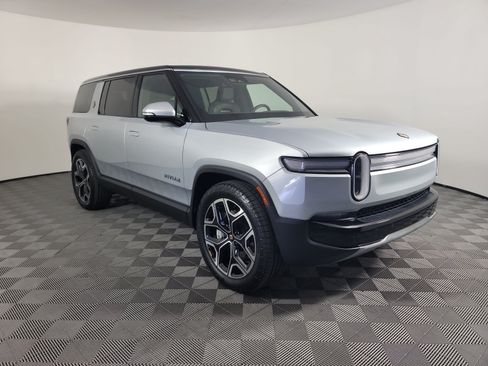 Used 2025 Rivian R1S Adventure Dual AWD/4WD image 7