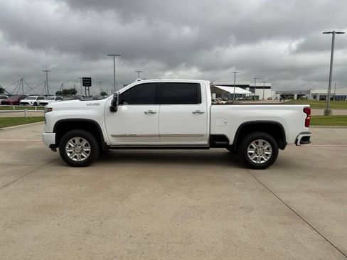 Used 2024 Chevrolet Silverado 2500 High Country w/ Technology Package AWD/4WD image 8