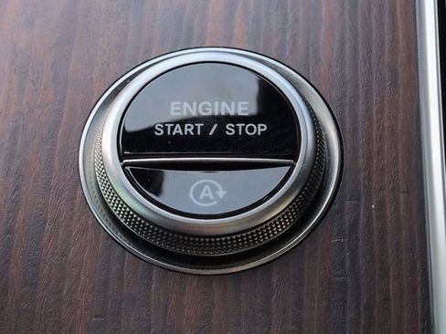 Certified 2025 Mercedes-Benz GLC 300 4MATIC image 29