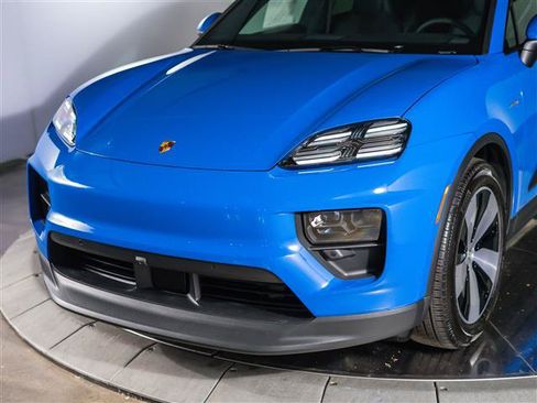 Used 2026 Porsche Macan Electric RWD image 31