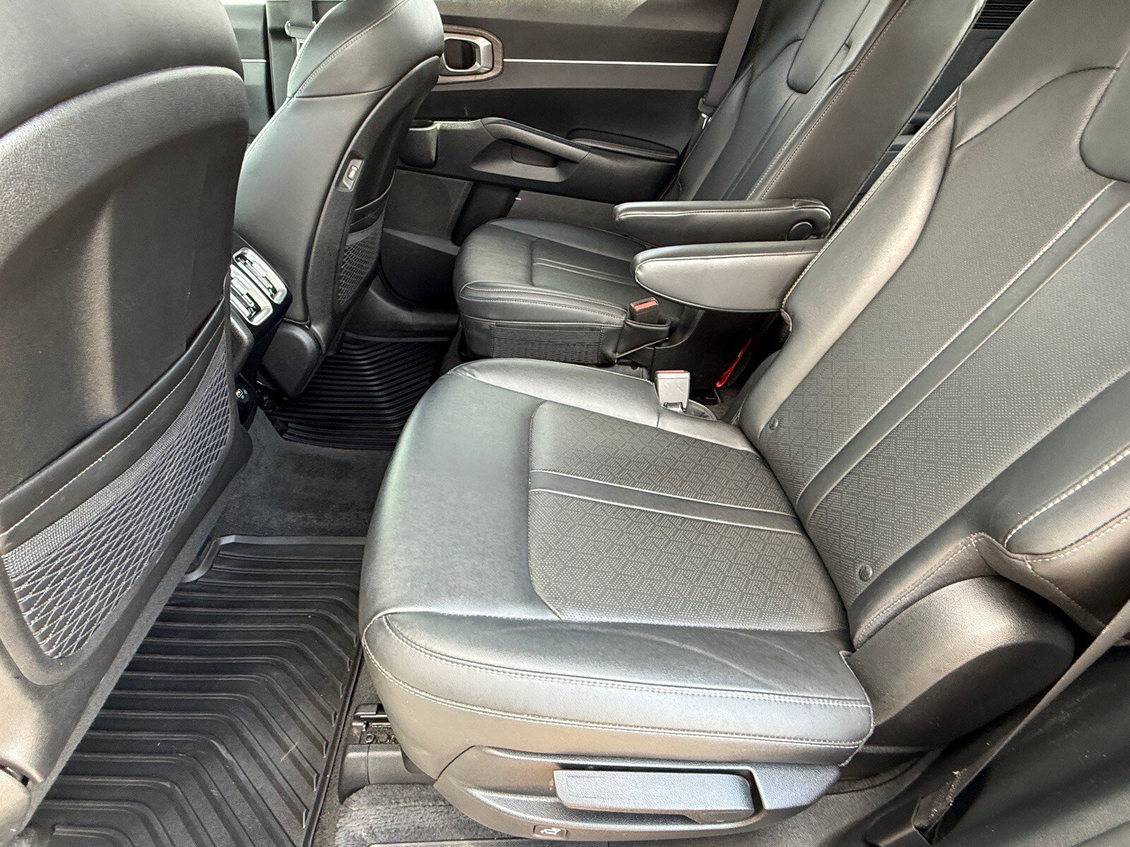 Used 2022 Kia Sorento EX w/ Panoramic Sunroof Package FWD image 11