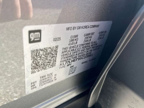 Used 2025 Chevrolet Trax LT image 27