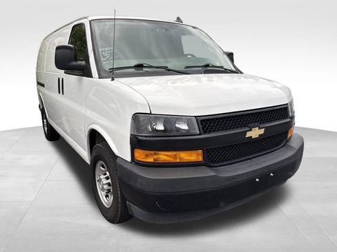 Used 2021 Chevrolet Express 2500 w/ Driver Convenience Package RWD image 2