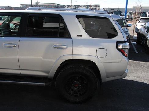 Used 2018 Toyota 4Runner SR5 Premium image 5