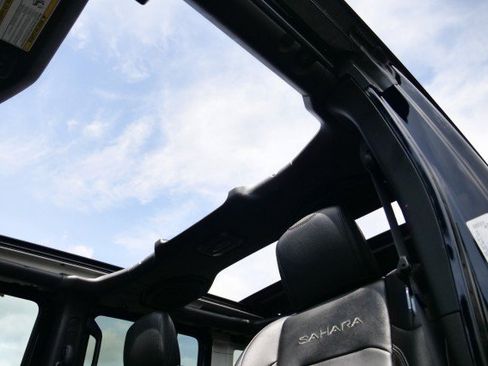 Used 2022 Jeep Wrangler Unlimited Sahara w/ Cold Weather Group AWD/4WD image 3