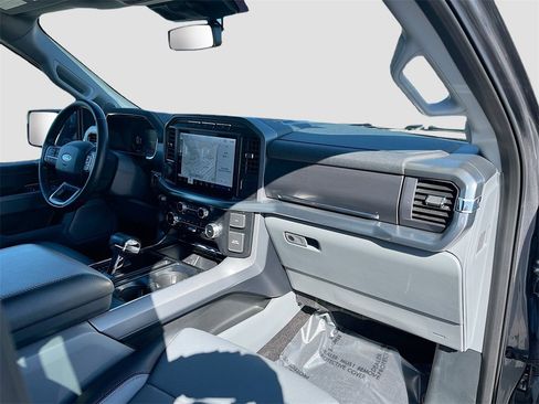 Used 2023 Ford F150 Lariat w/ Trailer Tow Package image 30