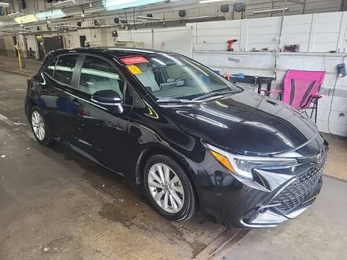 Used 2025 Toyota Corolla SE FWD image 1