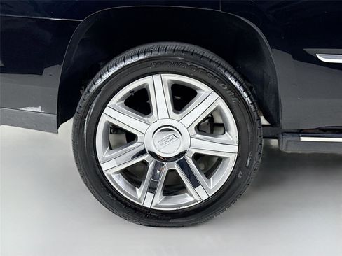 Used 2018 Cadillac Escalade Premium Luxury image 38